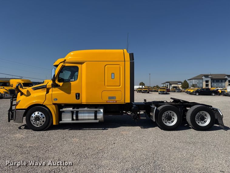 image for item FC4497 2022 Freightliner Cascadia 126 semi truck