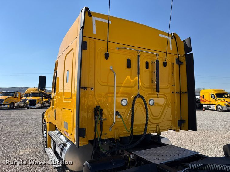 image for item FC4497 2022 Freightliner Cascadia 126 semi truck