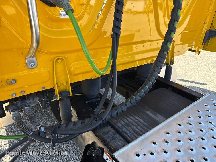 image for item FC4497 2022 Freightliner Cascadia 126 semi truck