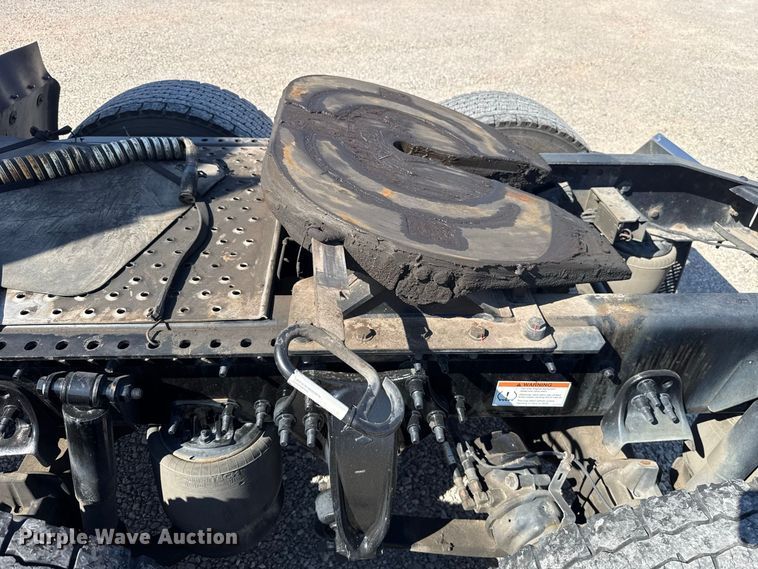 image for item FC4497 2022 Freightliner Cascadia 126 semi truck