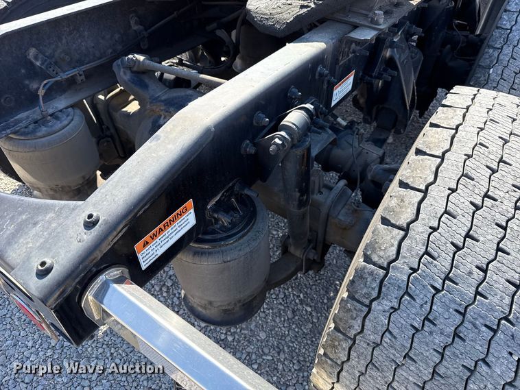 image for item FC4497 2022 Freightliner Cascadia 126 semi truck