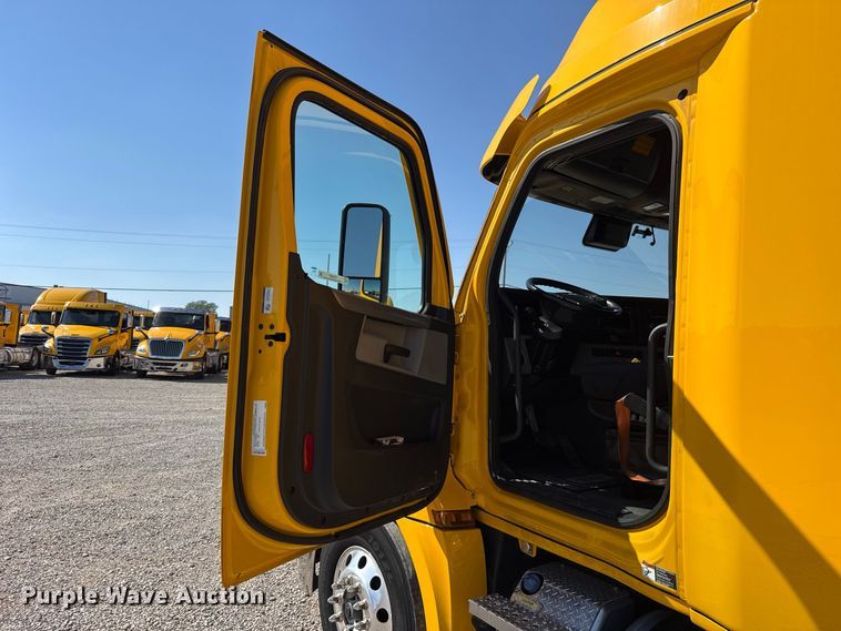 image for item FC4497 2022 Freightliner Cascadia 126 semi truck