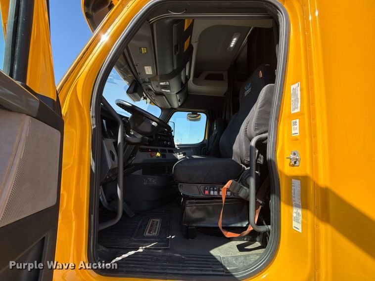 image for item FC4497 2022 Freightliner Cascadia 126 semi truck