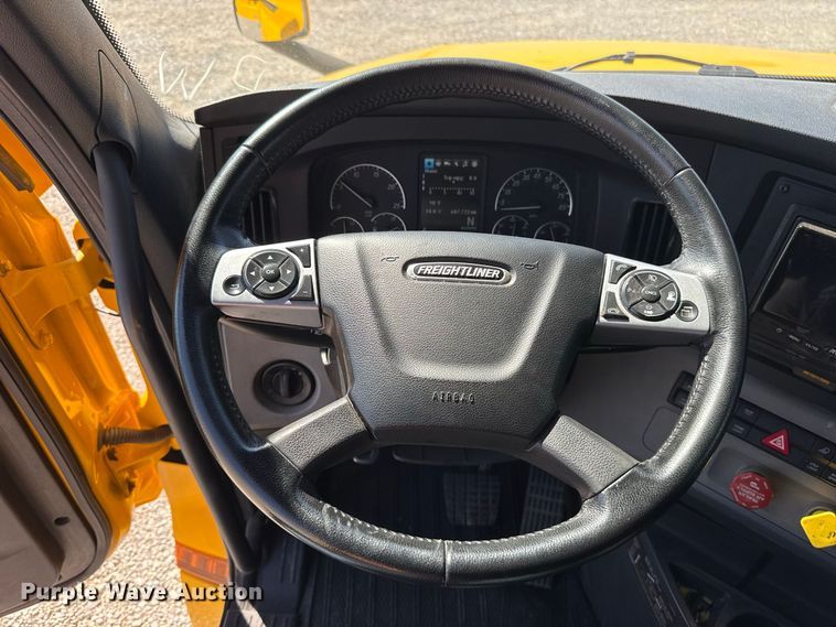 image for item FC4497 2022 Freightliner Cascadia 126 semi truck