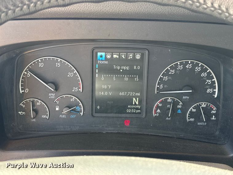 image for item FC4497 2022 Freightliner Cascadia 126 semi truck