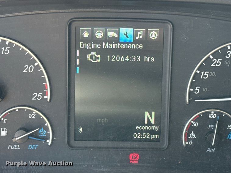 image for item FC4497 2022 Freightliner Cascadia 126 semi truck