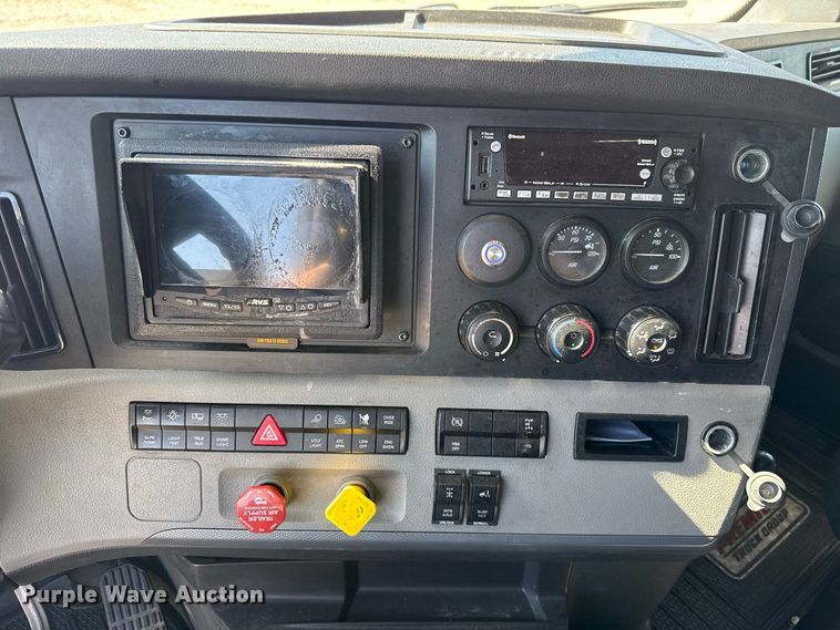 image for item FC4497 2022 Freightliner Cascadia 126 semi truck
