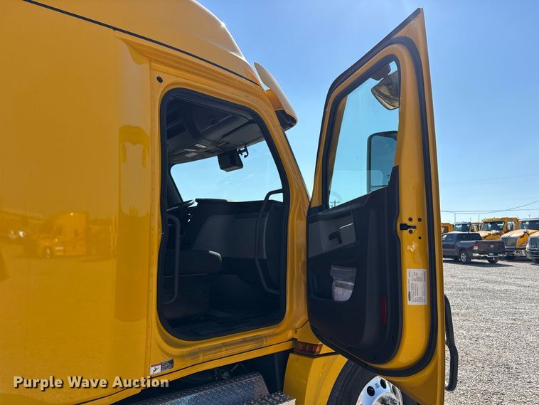 image for item FC4497 2022 Freightliner Cascadia 126 semi truck