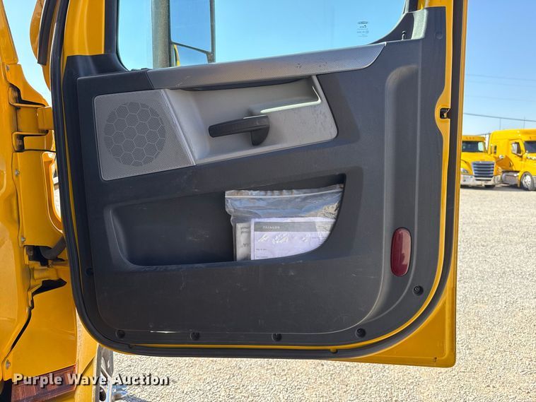 image for item FC4497 2022 Freightliner Cascadia 126 semi truck