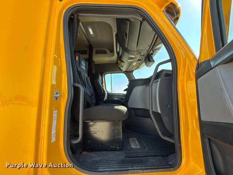 image for item FC4497 2022 Freightliner Cascadia 126 semi truck