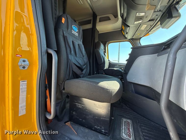 image for item FC4497 2022 Freightliner Cascadia 126 semi truck
