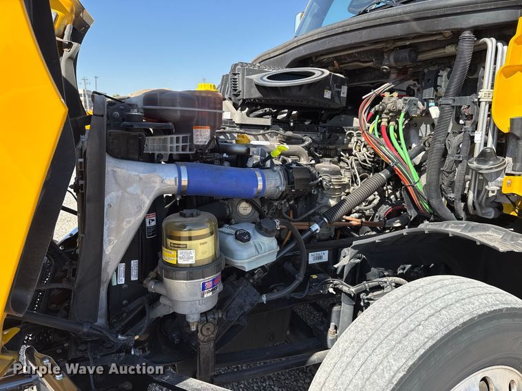 image for item FC4497 2022 Freightliner Cascadia 126 semi truck