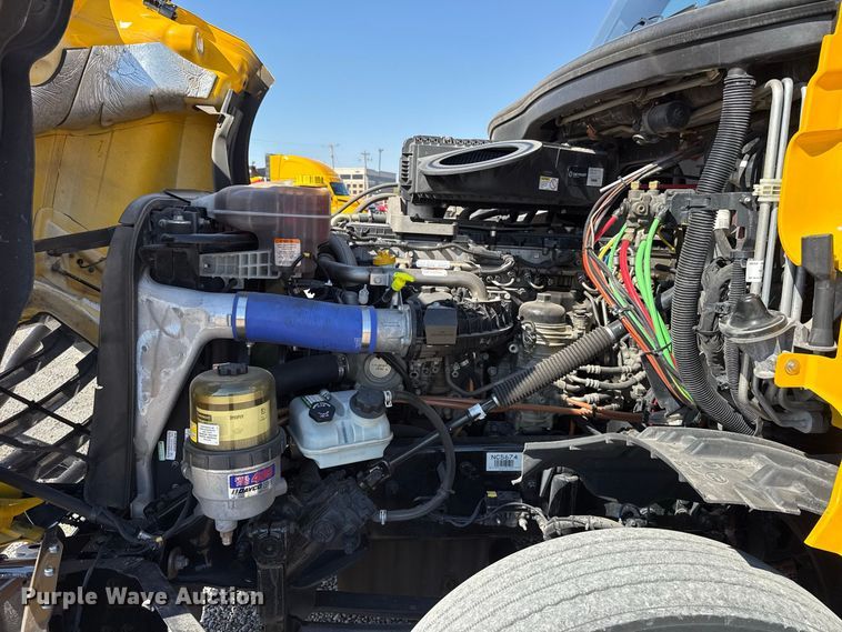 image for item FC4497 2022 Freightliner Cascadia 126 semi truck