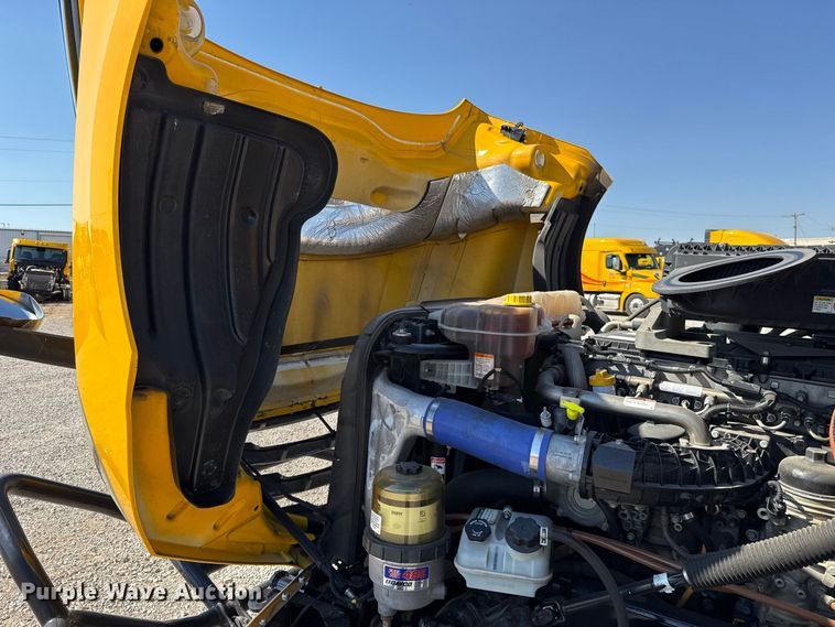 image for item FC4497 2022 Freightliner Cascadia 126 semi truck