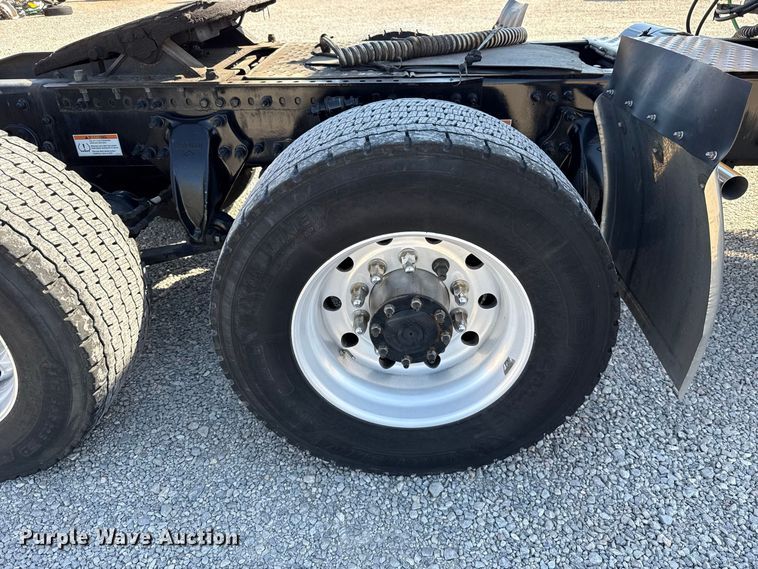 image for item FC4497 2022 Freightliner Cascadia 126 semi truck