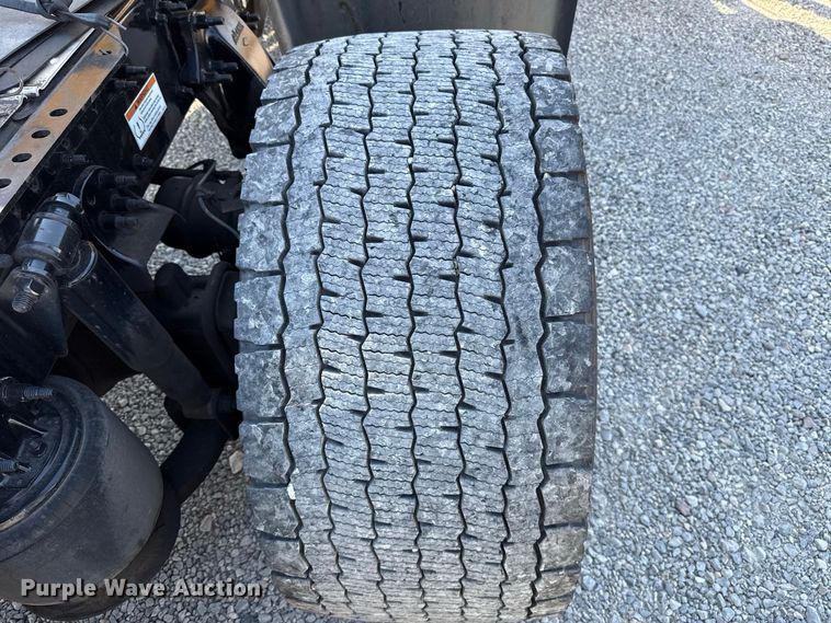 image for item FC4497 2022 Freightliner Cascadia 126 semi truck