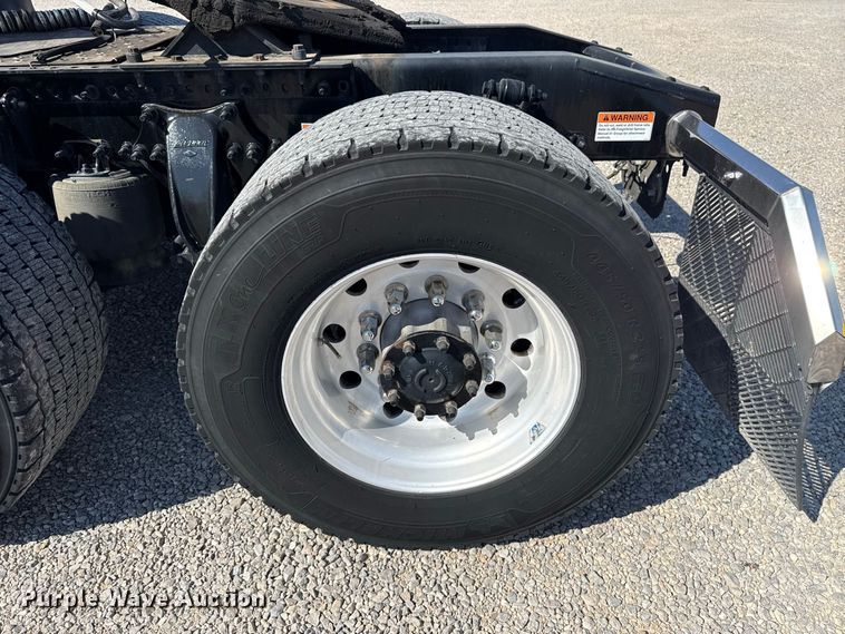 image for item FC4497 2022 Freightliner Cascadia 126 semi truck