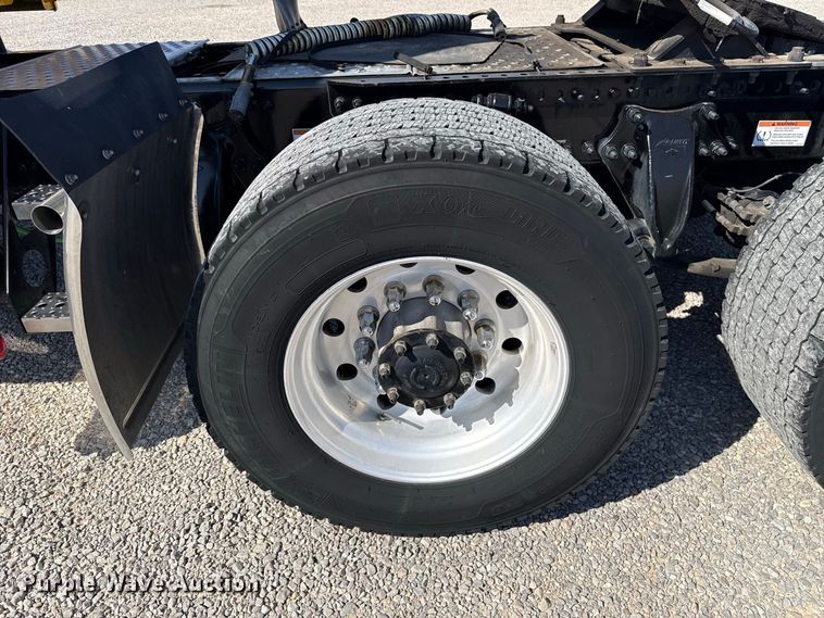 image for item FC4497 2022 Freightliner Cascadia 126 semi truck