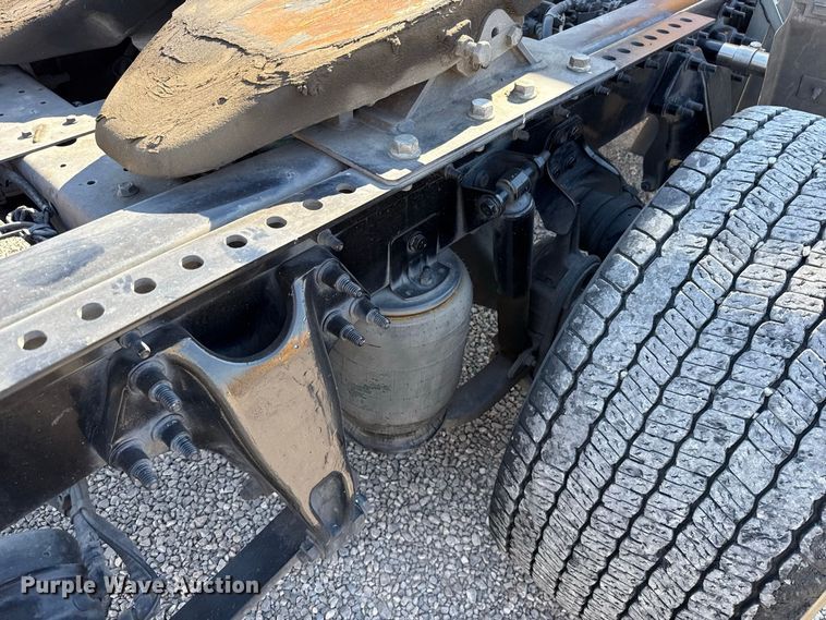 image for item FC4498 2023 International LT625 semi truck