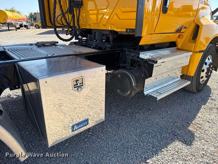 image for item FC4498 2023 International LT625 semi truck