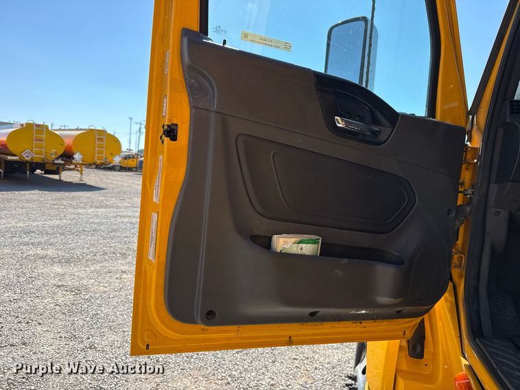 image for item FC4498 2023 International LT625 semi truck