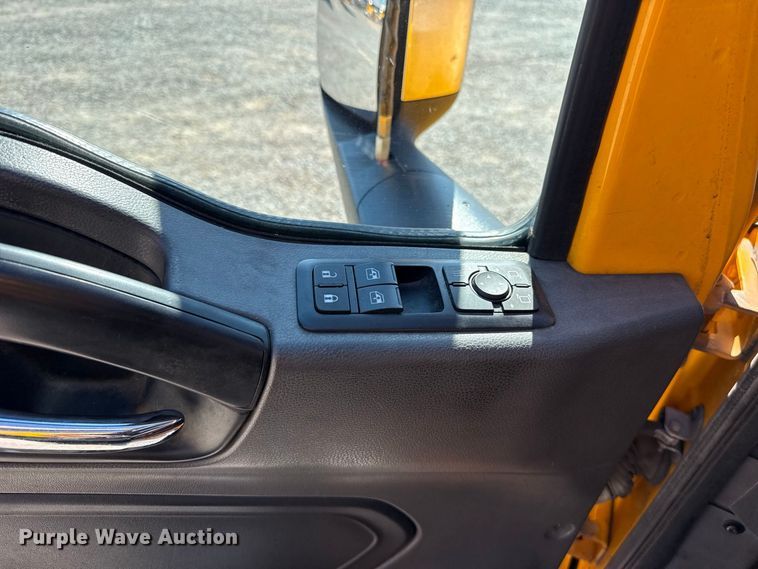 image for item FC4498 2023 International LT625 semi truck