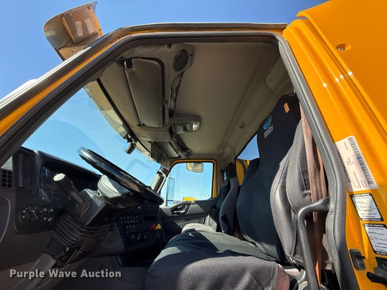 image for item FC4498 2023 International LT625 semi truck