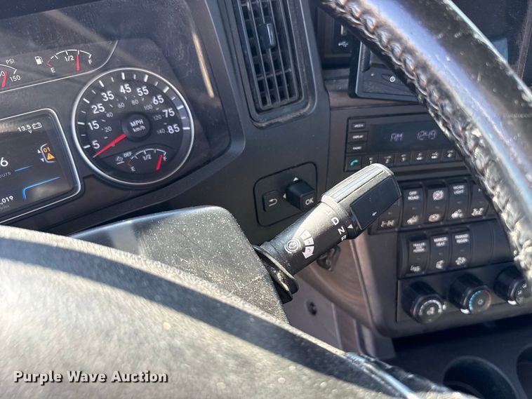image for item FC4498 2023 International LT625 semi truck