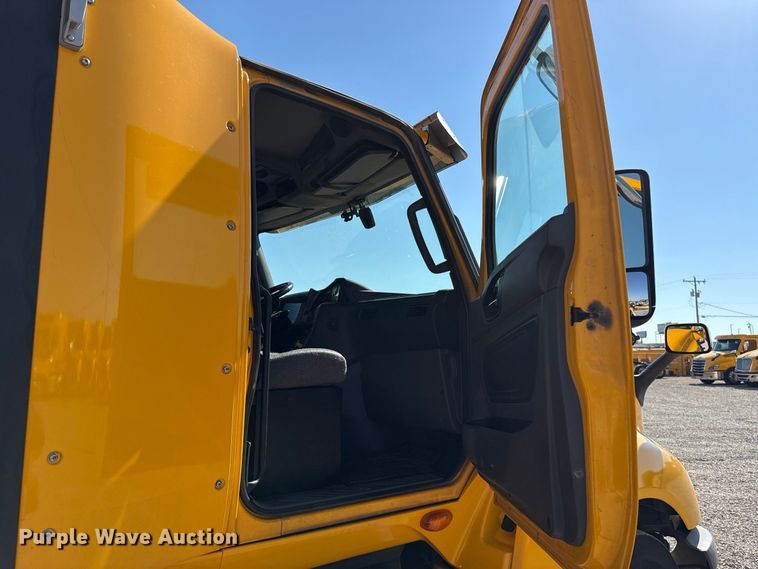 image for item FC4498 2023 International LT625 semi truck