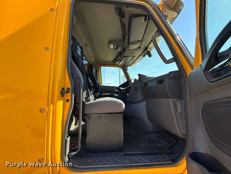 image for item FC4498 2023 International LT625 semi truck