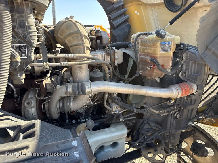 image for item FC4498 2023 International LT625 semi truck