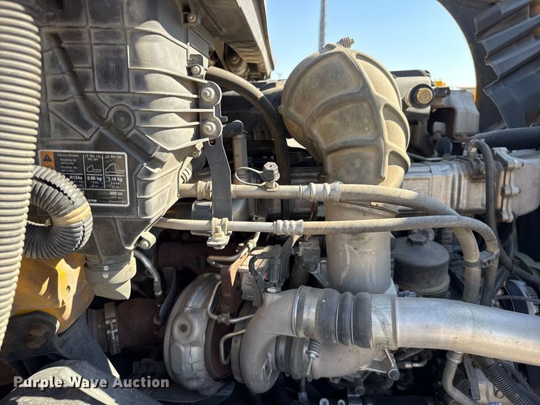 image for item FC4498 2023 International LT625 semi truck