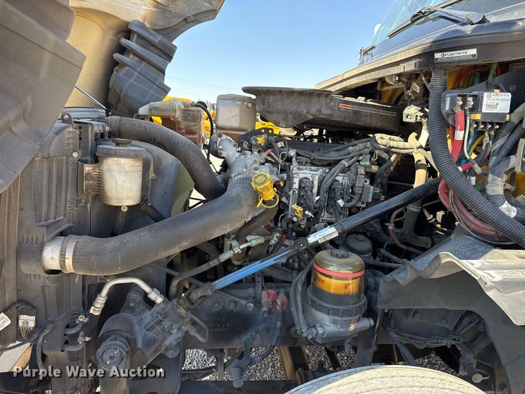 image for item FC4498 2023 International LT625 semi truck