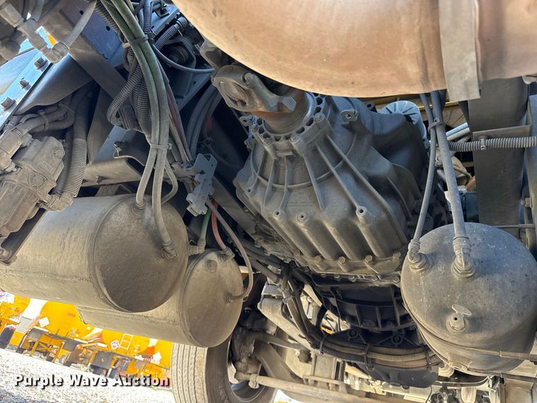 image for item FC4498 2023 International LT625 semi truck