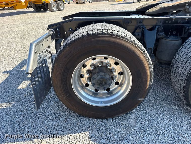 image for item FC4498 2023 International LT625 semi truck