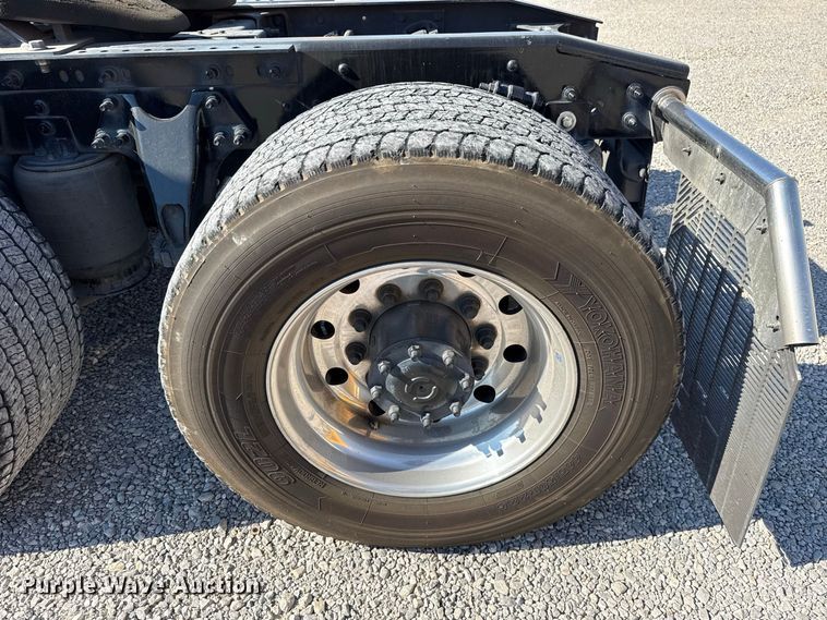 image for item FC4498 2023 International LT625 semi truck