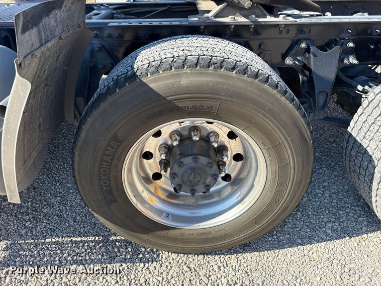 image for item FC4498 2023 International LT625 semi truck