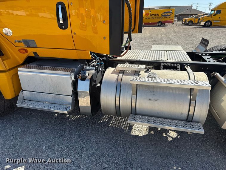 image for item FC4499 2023 International LT625 semi truck