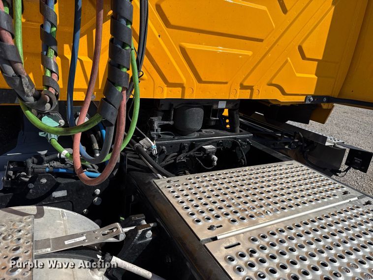image for item FC4499 2023 International LT625 semi truck