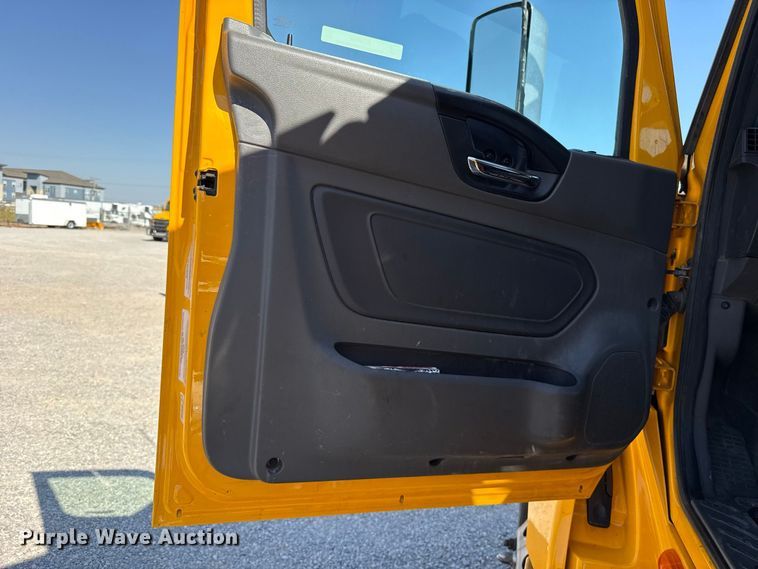 image for item FC4499 2023 International LT625 semi truck