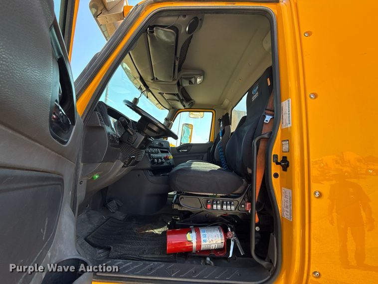 image for item FC4499 2023 International LT625 semi truck