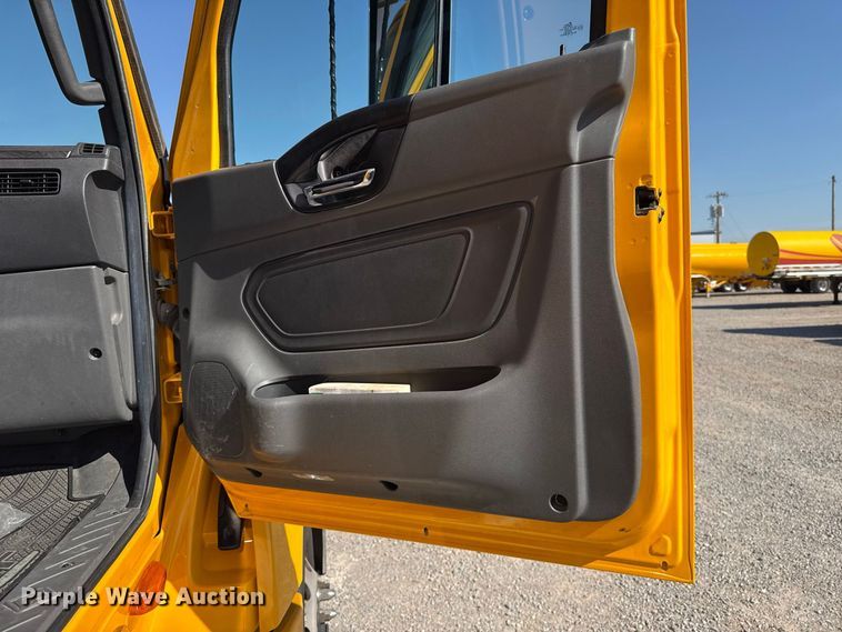 image for item FC4499 2023 International LT625 semi truck