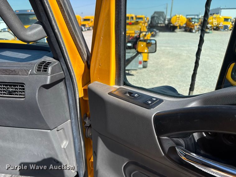 image for item FC4499 2023 International LT625 semi truck