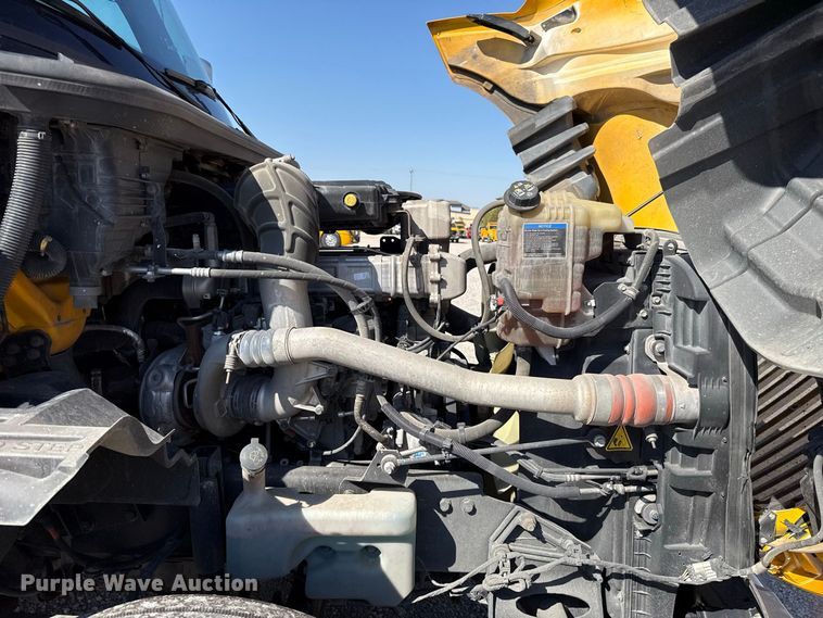 image for item FC4499 2023 International LT625 semi truck