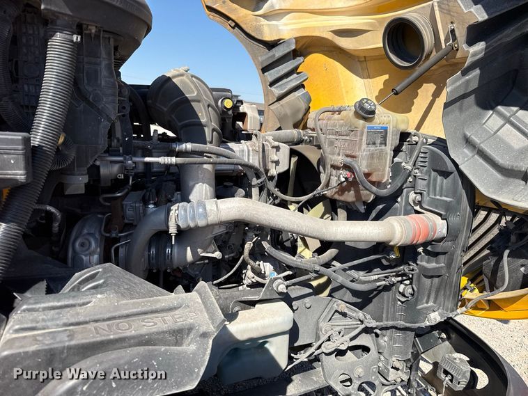 image for item FC4499 2023 International LT625 semi truck