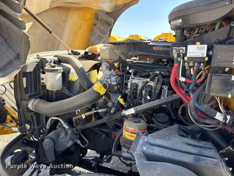 image for item FC4499 2023 International LT625 semi truck
