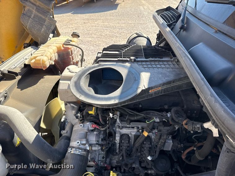 image for item FC4499 2023 International LT625 semi truck