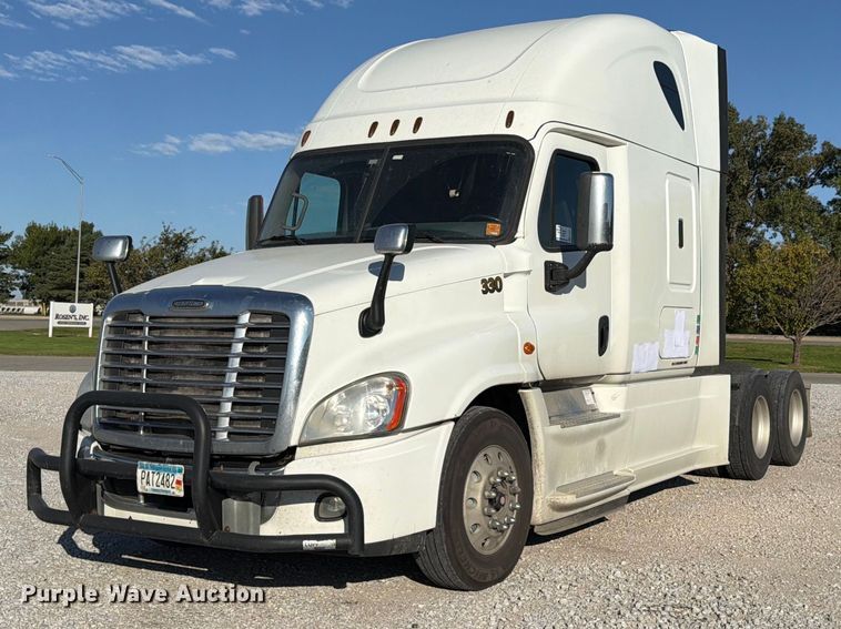 image for item FG2687 2019 Freightliner Cascadia semi truck