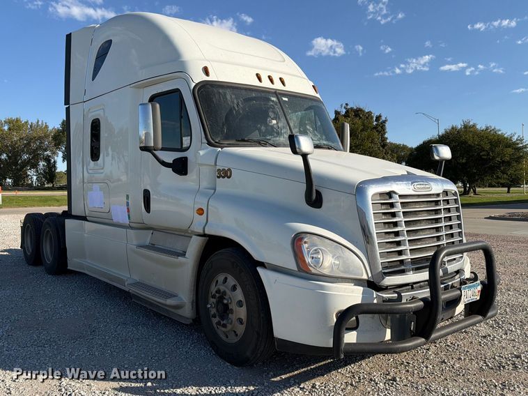 image for item FG2687 2019 Freightliner Cascadia semi truck