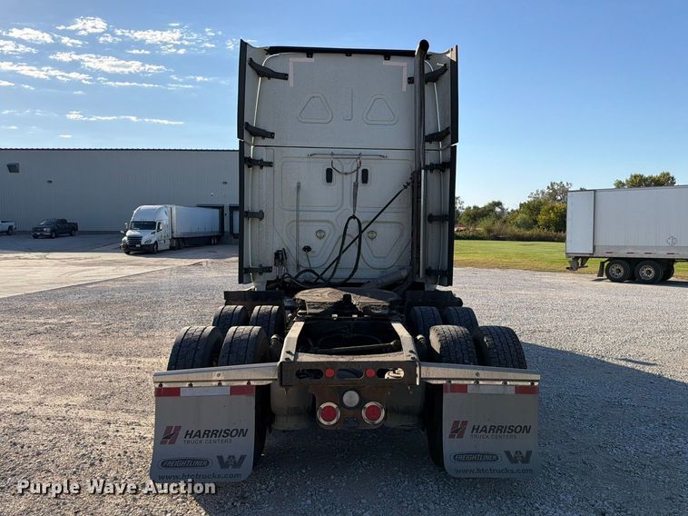 image for item FG2687 2019 Freightliner Cascadia semi truck